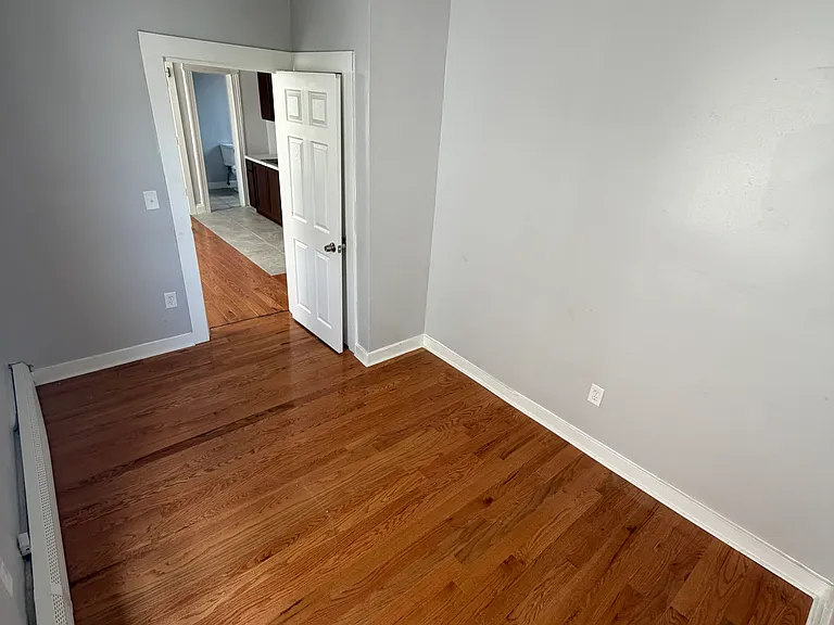 639 S Park St #4 — Photo 4