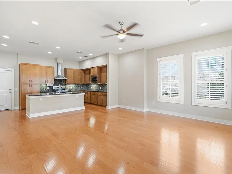 2520 Bluebonnet Ln #40 — Photo 5