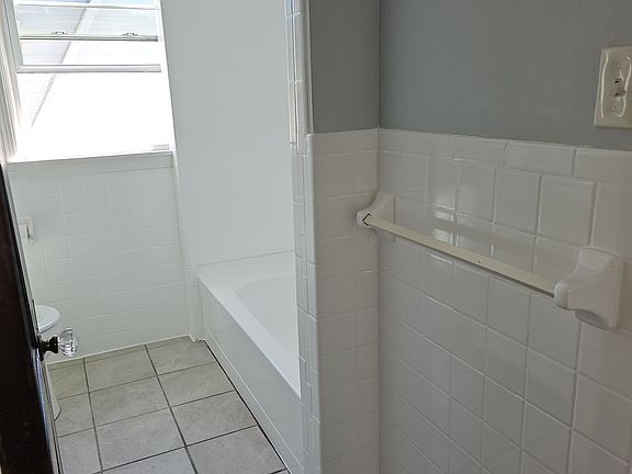 4th image of 53 Wheeler Ave Floor 2