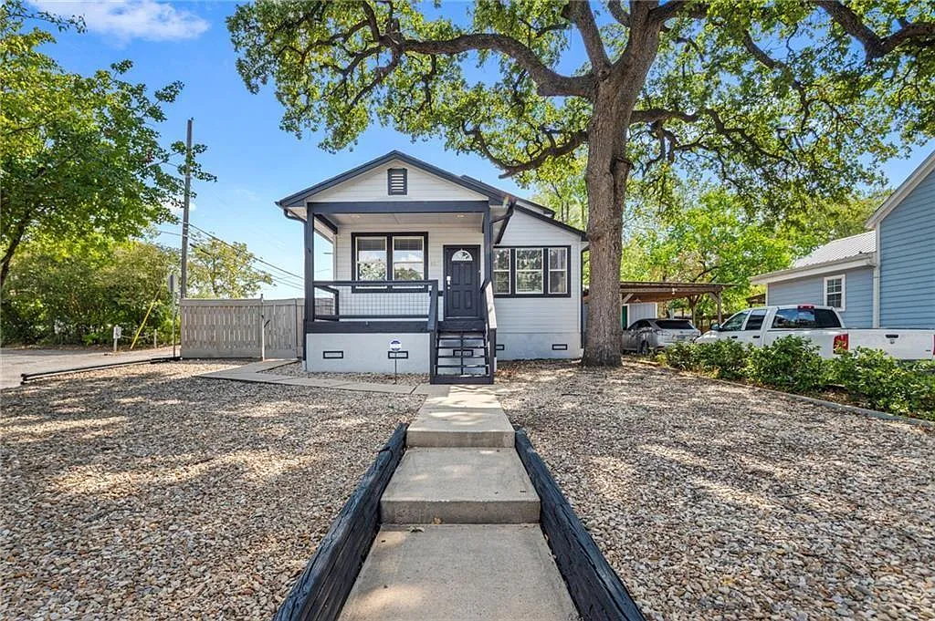 6 bed, 2850 sqft, $7,770 — Photo 1