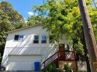 937 4th Ave, Gold Hill, OR 97525