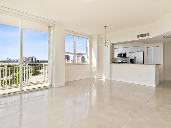4th image of 19501 W Country Club Dr APT 1009
