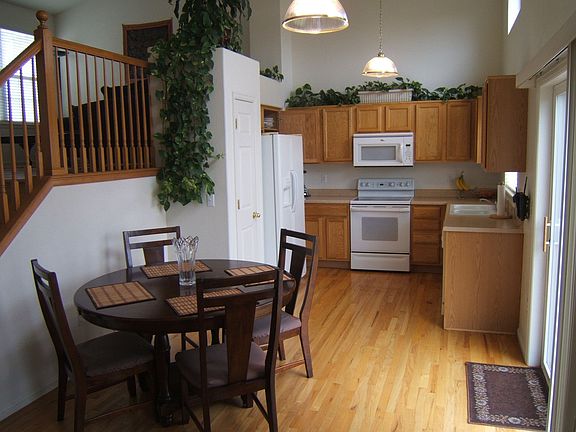 Kitchen (nice oak throughout)