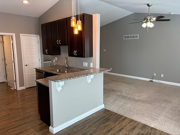 5th image of 478 Honeysuckle Creek Dr