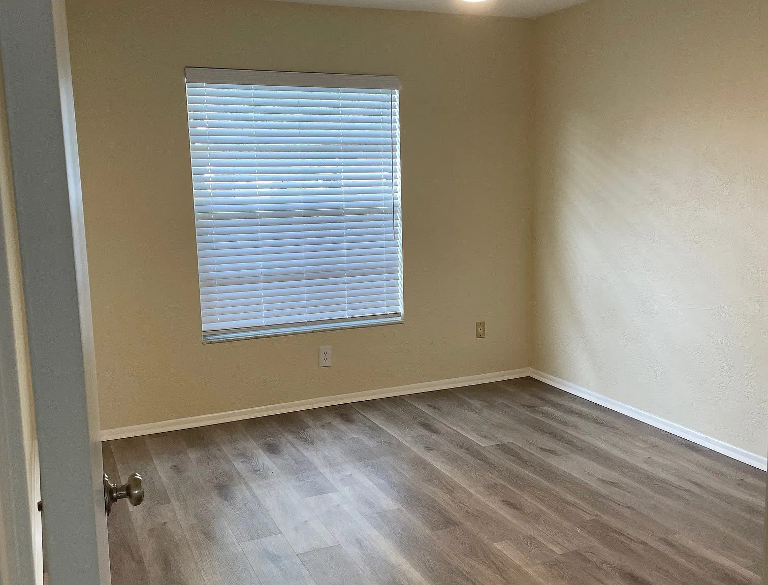 3 bed, 1297 sqft, $2,300 — Photo 4