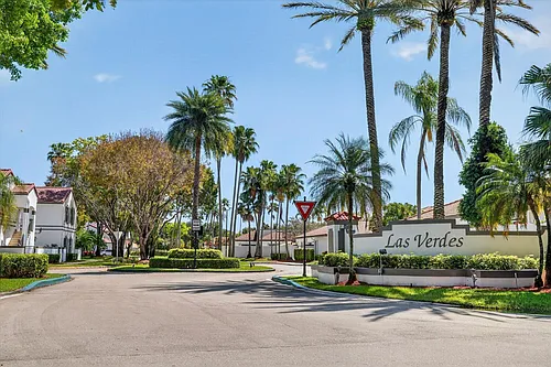 301 SW 158th Ter #204 Photo 1