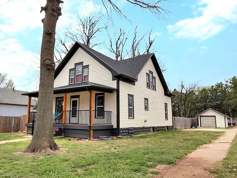 635 N Cedar St — Photo 10