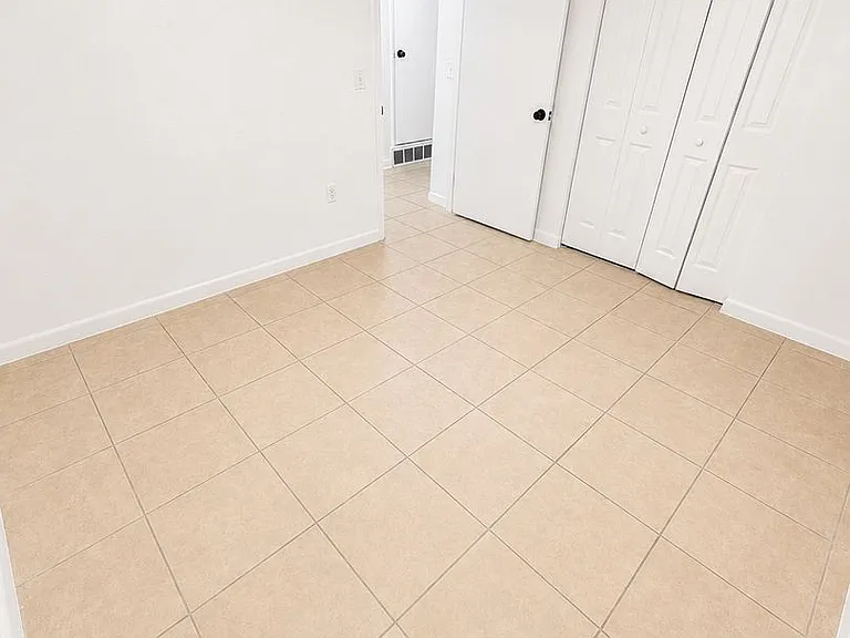 1712 NE 71st Pl — Photo 11