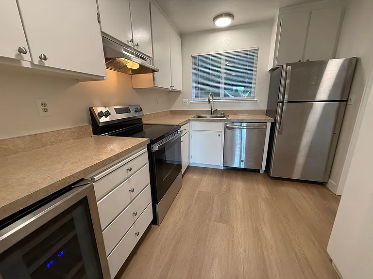 10 Professional Center Pkwy #26 — Photo 4