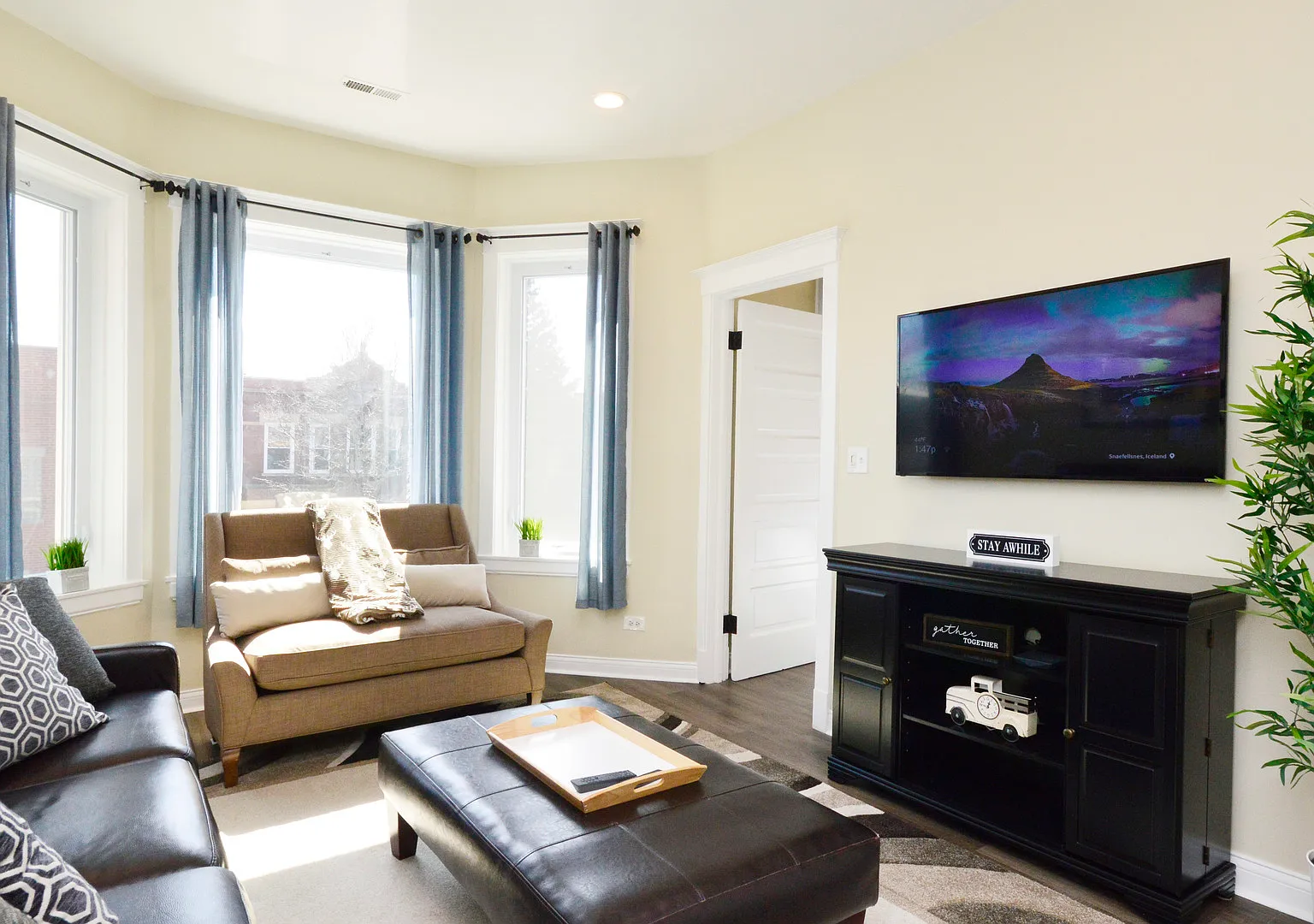 2 bed, 1200 sqft, $2,700 — Photo 4