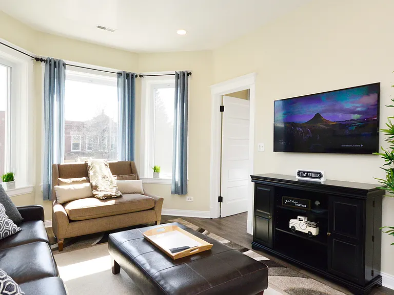 2904 W Diversey Ave #2 — Photo 4
