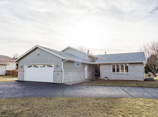 6660 Red Barn Rd, Loves Park, IL 61111