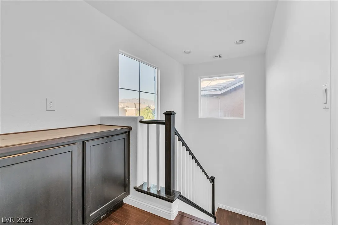 3 bed, 3.0 bath, 1881 sqft, $2,395 — Photo 4