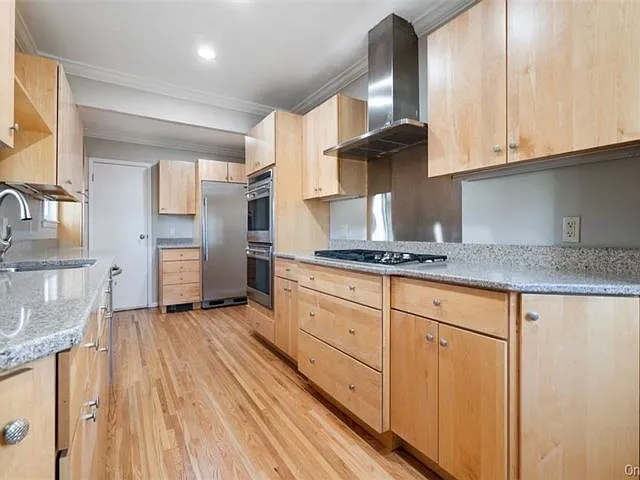 4 bed, 3.0 bath, 2316 sqft, $5,450 — Photo 2
