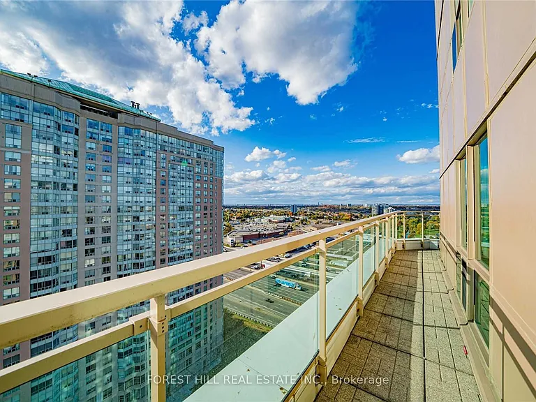 18 Lee Centre Dr #Penthouse 109 — Photo 23