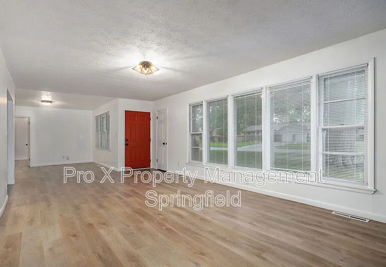 906 N Belview Ave — Photo 6