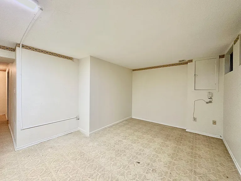 402 Carousel Ct — Photo 27