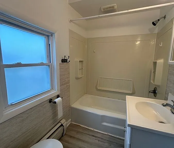533 W Broadway #1 — Photo 12