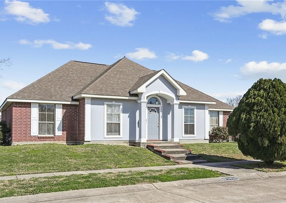 1st image of 2925 Blythewood Dr
