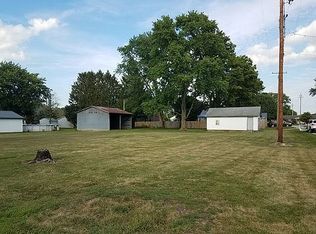 510 S Northwest St, Fisher, IL 61843