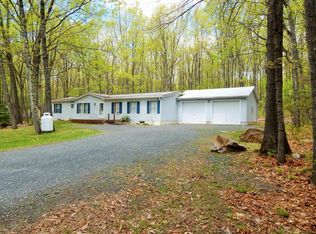 1053 Lakeside Dr, Effort, PA 18330