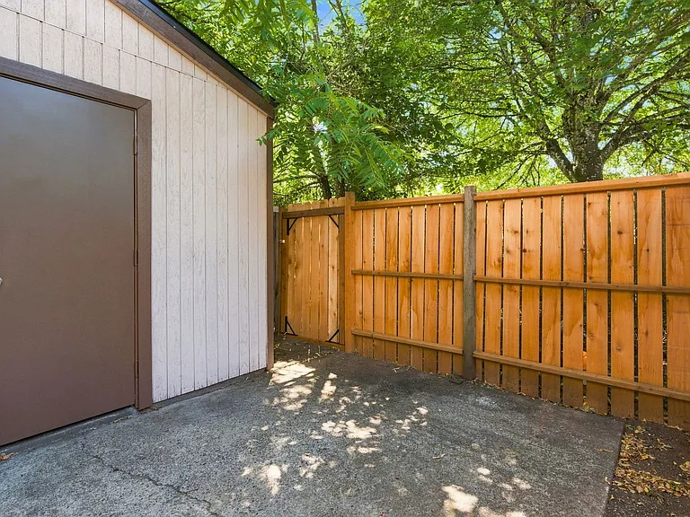 Rolling Hills Townhouses — Photo 30