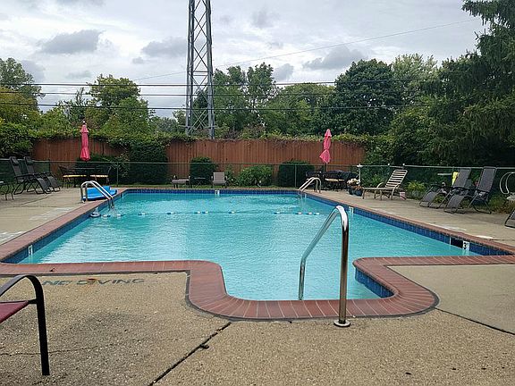 3rd image of 3204 Elmhurst Ave APT 2A