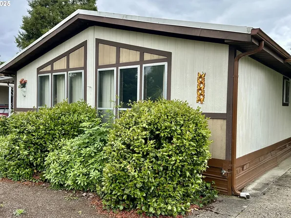 1400 Candlelight Dr Space 99, Eugene, OR 97401