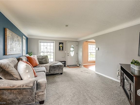 5th image of 4431 Wellington Ave