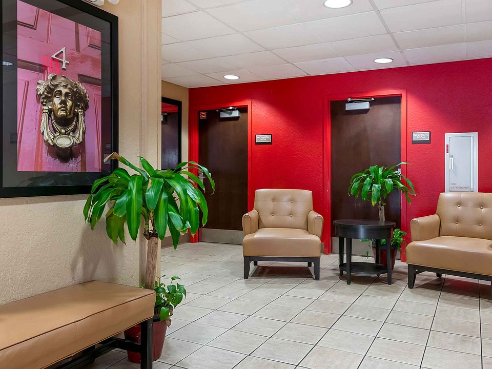 Lobby and Guest Check-in