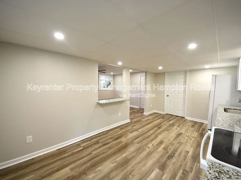 1303 Tallwood St #B — Photo 8