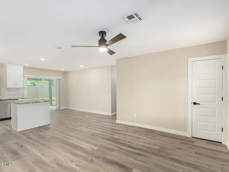 1602 W Rockwood Dr — Photo 9
