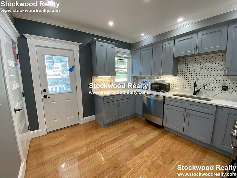 25 Hinckley St #3 — Photo 4