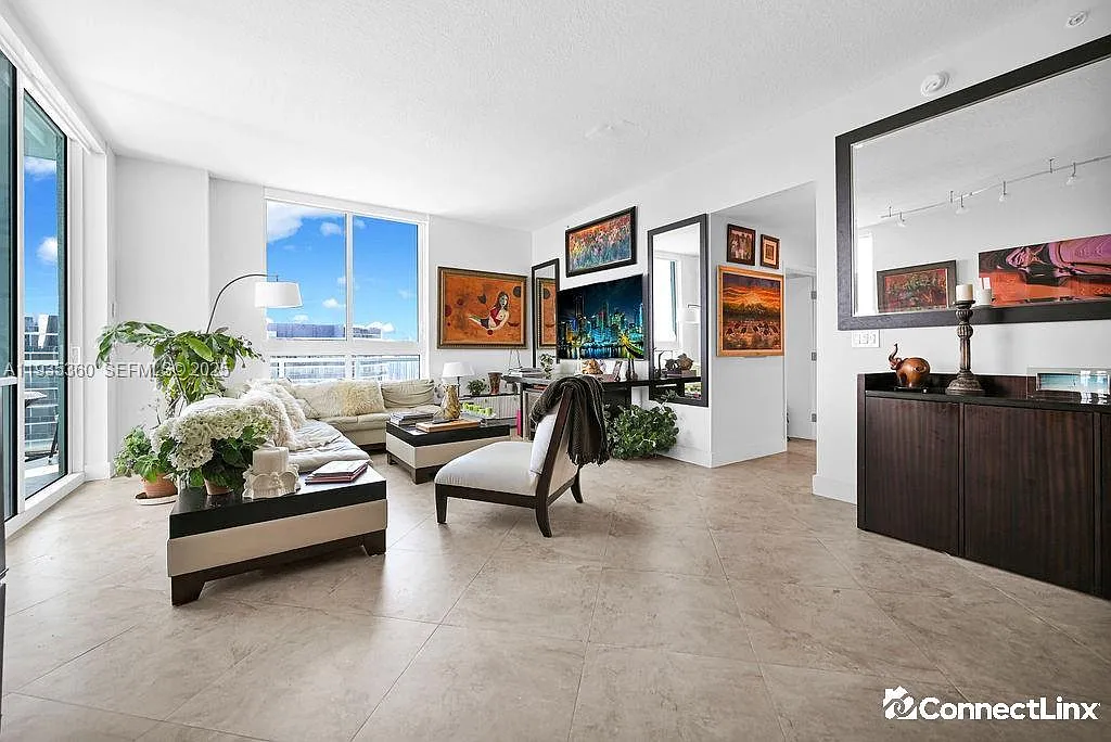 2 bed, 1.0 bath, $9,500 — Photo 3