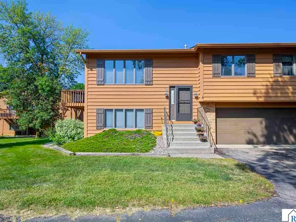 45 Restless Ct APT 104, North Mankato, MN 56003