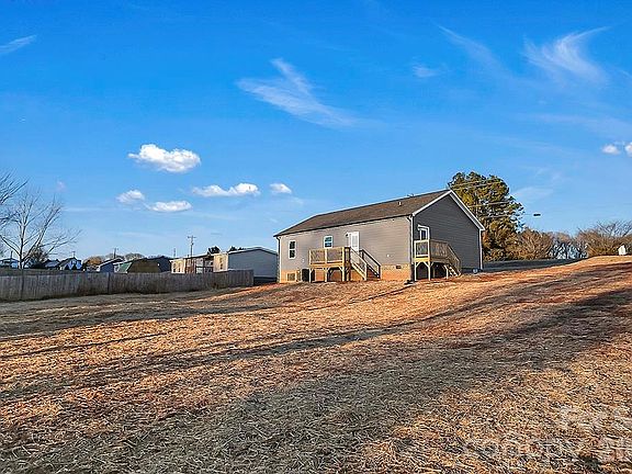 4th image of 106 Quail Meadow Rd