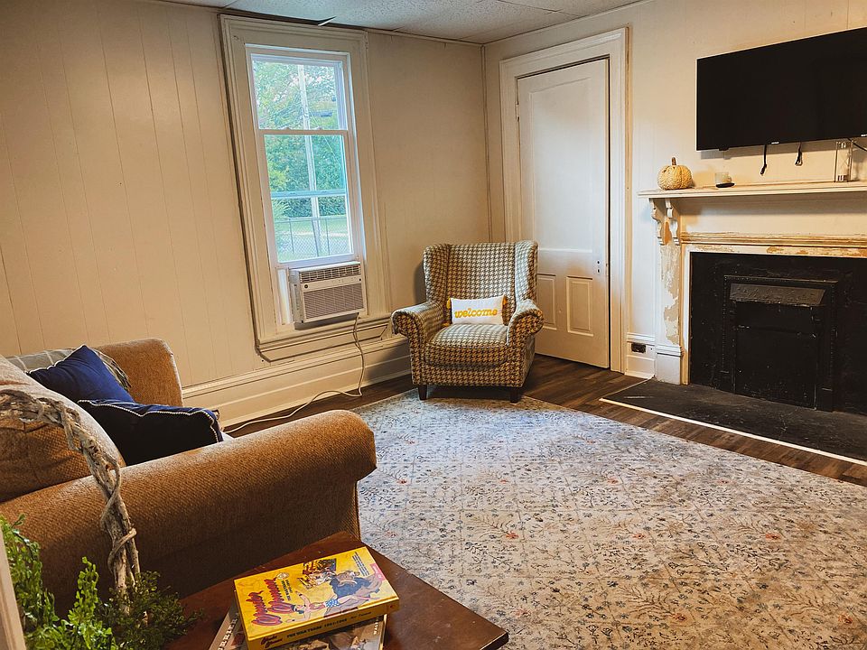 Apartment is partially furnished. Can have a queen bed or two twins.