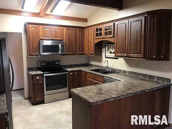 2nd image of 1004 Cherry Dr