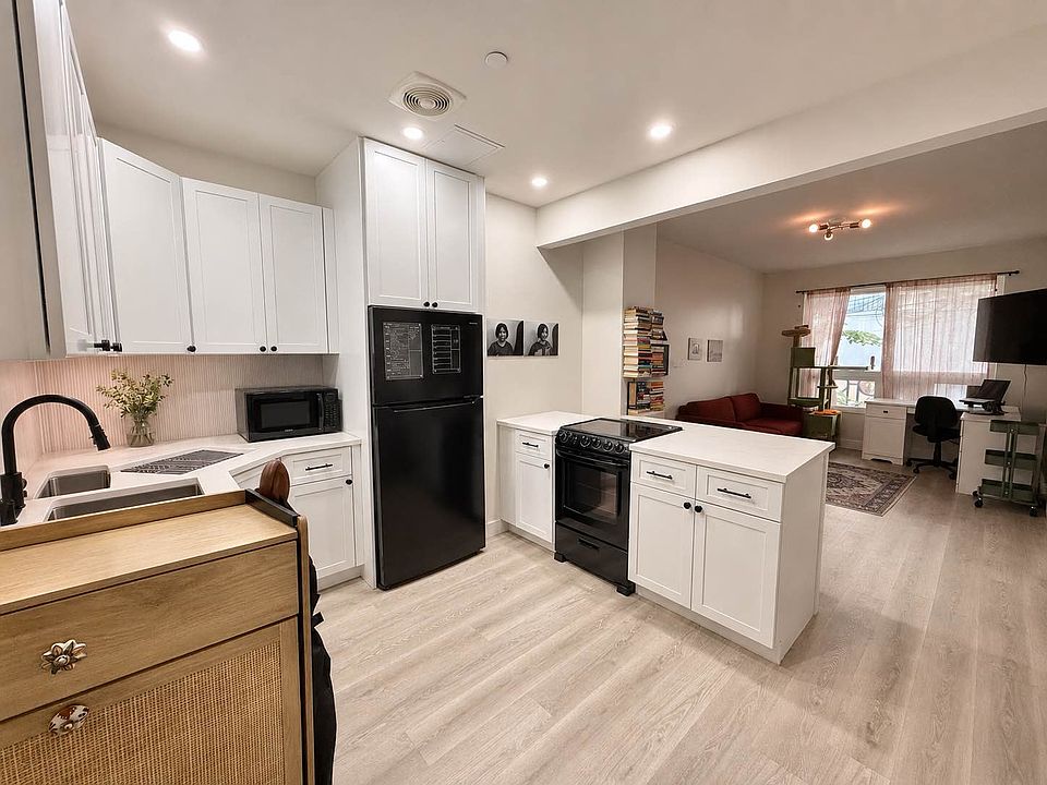1st image of 952 Bedford Ave #2D