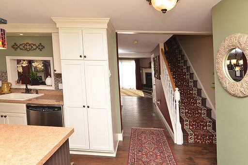5th image of 508 Williamsburg Dr