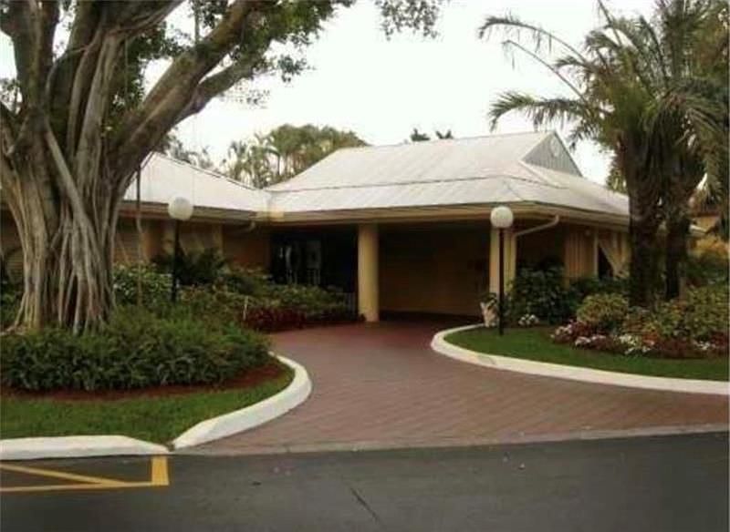 2nd image of 4465 Treehouse Ln #E