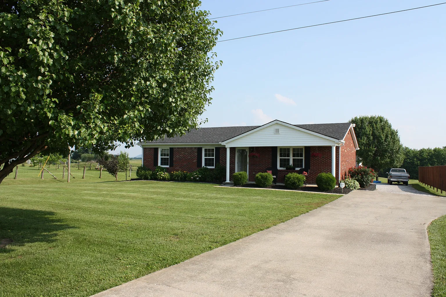 1663 Brassfield Rd photo 1