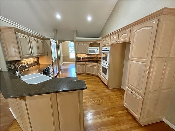 5th image of 20 Blizzen Ln