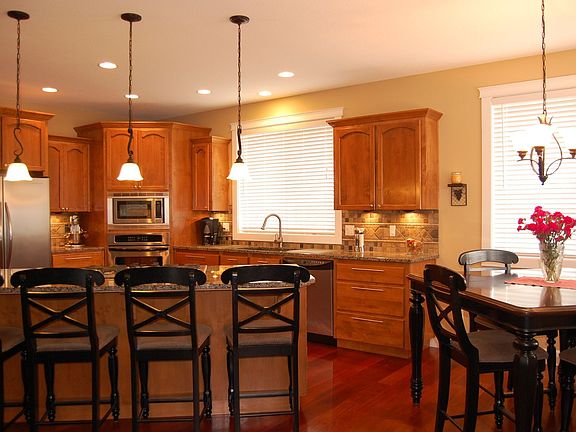 Island & Informal Dining