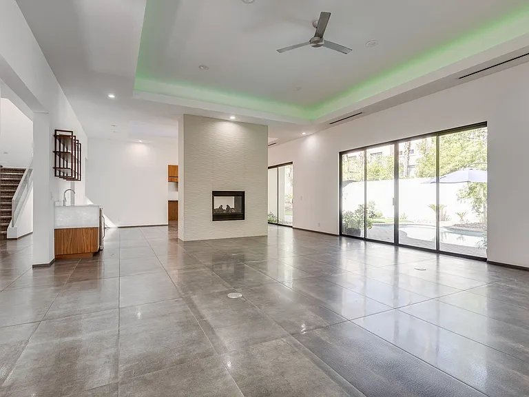 628 Edgebrook Dr — Photo 3