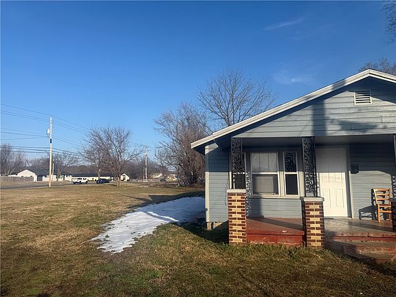 2nd image of 318 Ruby St