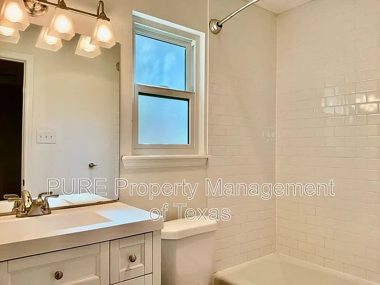 407 Meadowcreek Cir — Photo 11