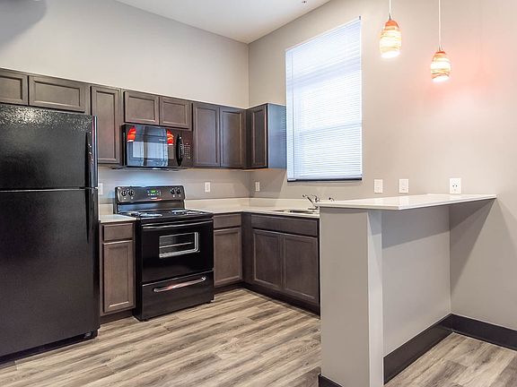 2nd image of 215 S Walnut St #88faa775a