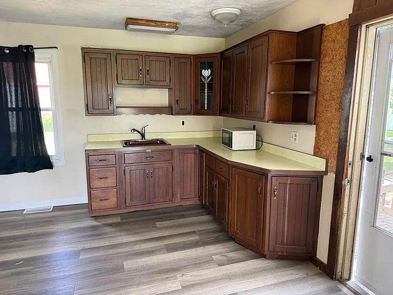 2101 Gateway Center Dr — Photo 7