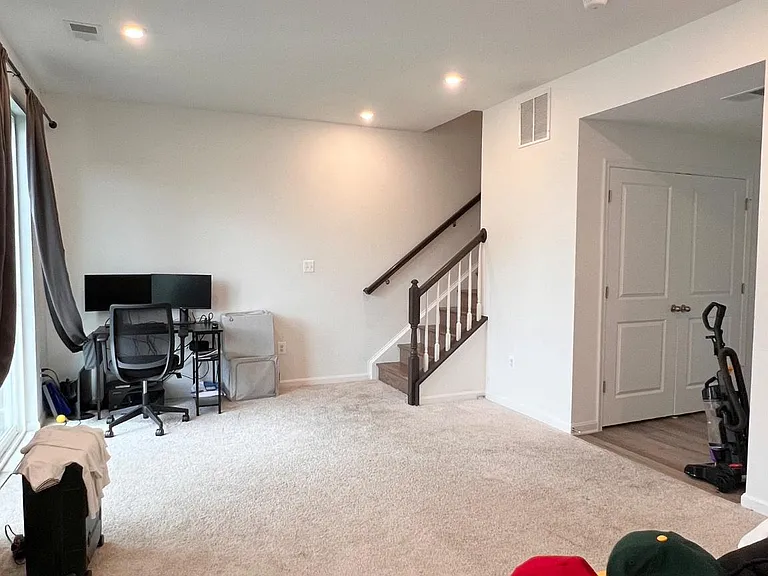 357 Andrew Ct — Photo 4